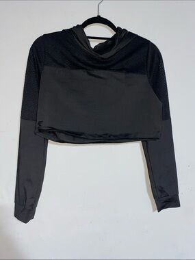Black Cropped Hooded Long-Sleeve Top